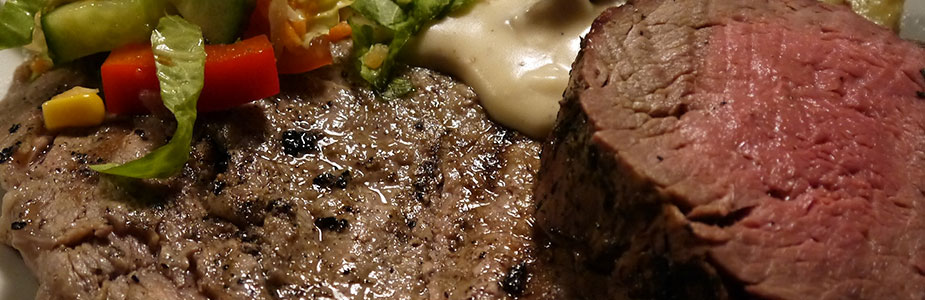 Oksemørbrad og entrecote med pastasalt, campingkartofler og bearnaisesauce
